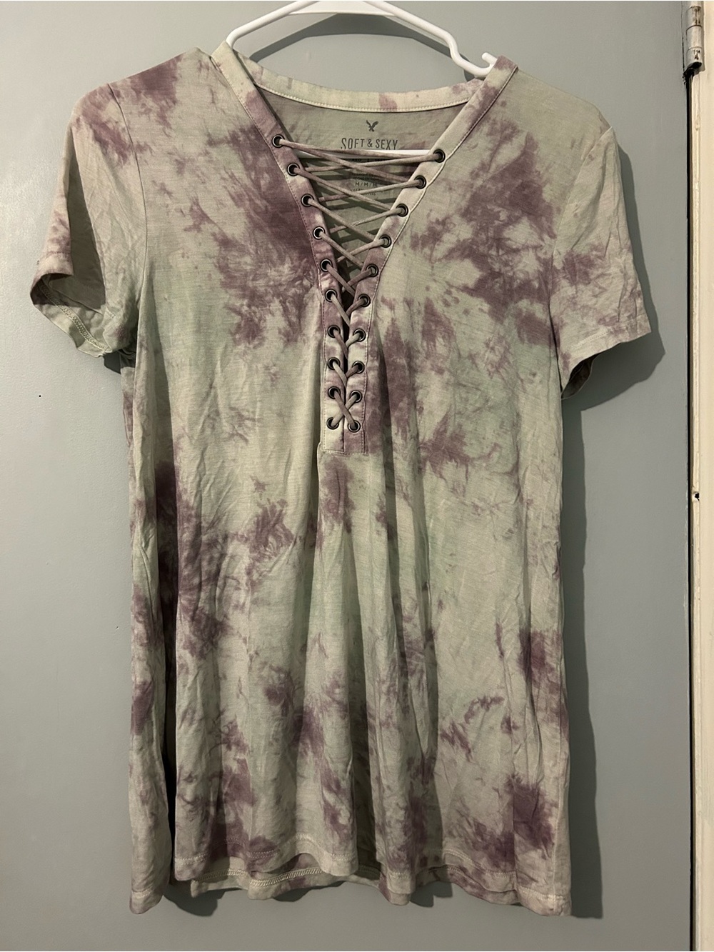 Women's Tie-Dye Lace-Up V-Neck Tee - Grey & Mauve
